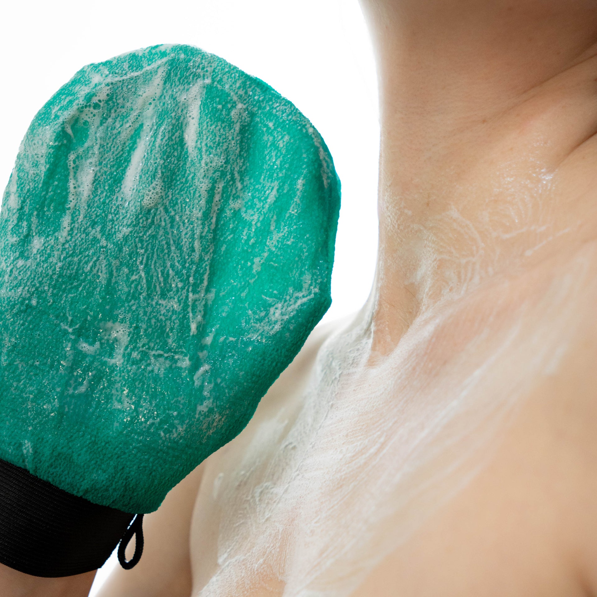 Kojic Acid Vitamin C & Retinol Soap Bar + exfoliating gloves